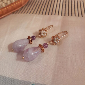 Orecchini con fiorellino di Perle e pendente di Ametista Viola a forma di goccia