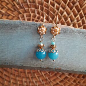 Orecchini con fiore ricco di Perle e Angelite Azzurra sferica pendente