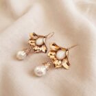 Orecchini a forma di calla con Perla pendente