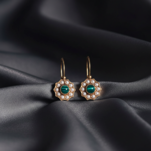 Orecchini a forma di piccolo fiore con Pietra Verde Occhio di Tigre e Perle