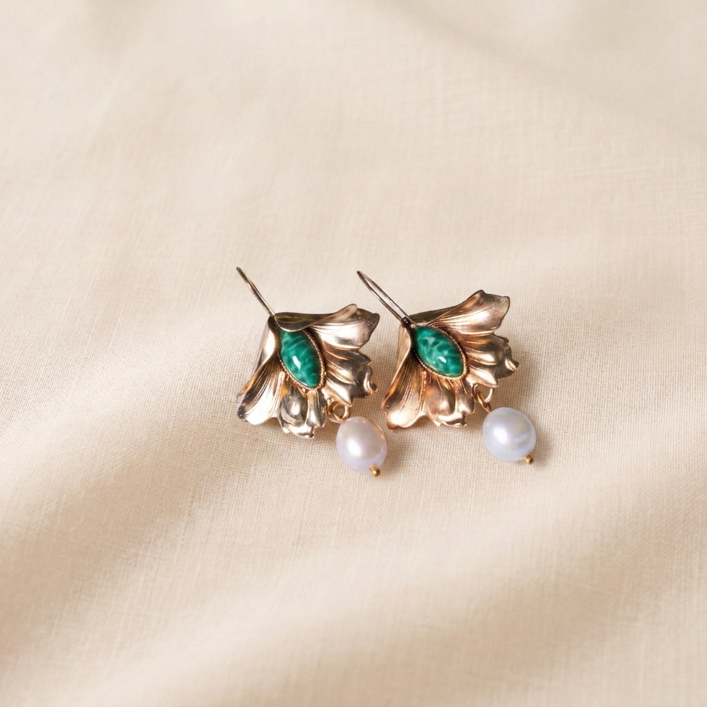 Orecchini a forma di calla con Pietra Verde Occhio di Tigre e Perle - Promozione Orecchini a forma di calla con Pietra Verde Occhio di Tigre e Perle - Promozione