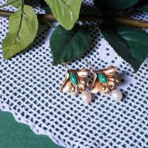 Orecchini a forma di calla con Pietra Verde Occhio di Tigre e Perle - Promozione