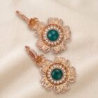 Orecchini a forma di fiore con Agata verde e Perle