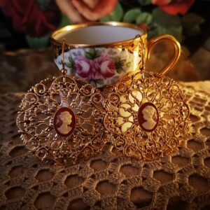 Orecchini a forma rotonda con Cammeo Rosa