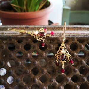 Orecchini effetto filigrana con Granato, Giada Rossa e Perle