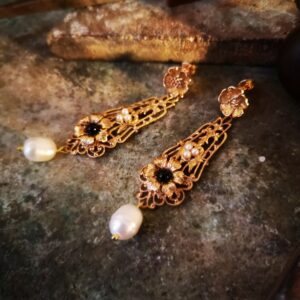 Orecchini in stile Liberty con Perle e Onice Nera