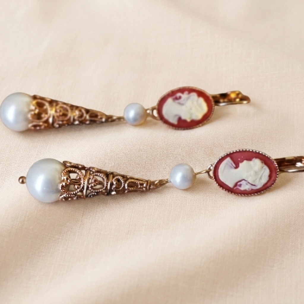 Orecchini pendenti con Cammeo Rosa e Perle