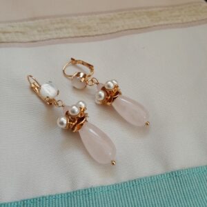 Orecchini a forma di goccia di Quarzo Rosa sfaccettato con Perle e Madreperla