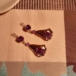 Orecchini a forma di piccola calla con Ametista Viola e Quarzo Viola