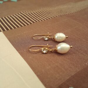 Orecchini con piccolo Zircone e Perla pendente
