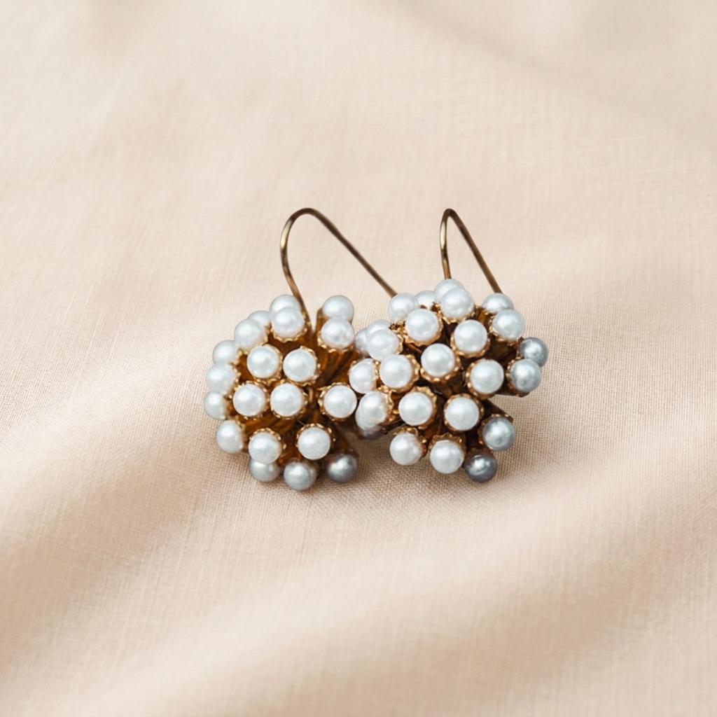 Orecchini in stile Liberty con perle Bianche Orecchini in stile Liberty con perle Bianche
