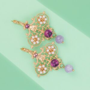 Orecchini in stile Liberty con motivi floreali con perle e pietre naturali