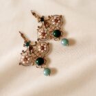 Orecchini in stile Liberty con motivi floreali con perle e pietre naturali