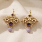 Orecchini in stile Liberty con motivi floreali con perle e pietre naturali